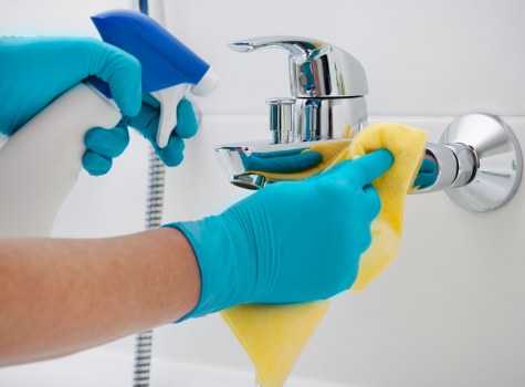 Local deep cleaning team working in a Richmond Upon Thames flat